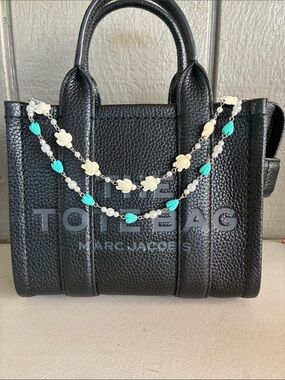Turquoise Pikake and Cream Turtle Beaded Purse Lei